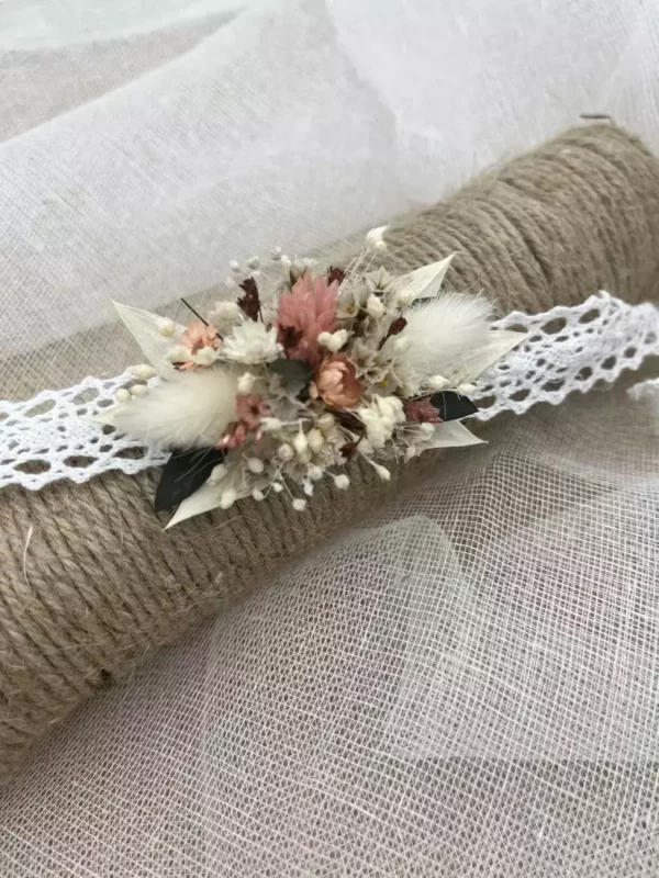 Bracelet en création florale idéal pour un mariage