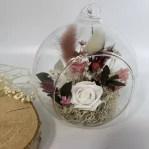 Sphère en fleurs séchéees et stabilisées, idéal pour votre décoration