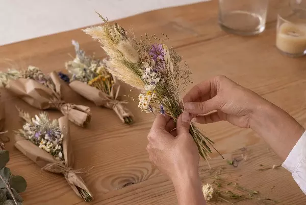 Ateliers de décoration florale avec des fleurs séchées et stabilisée par votre créatrice florale de l'oise